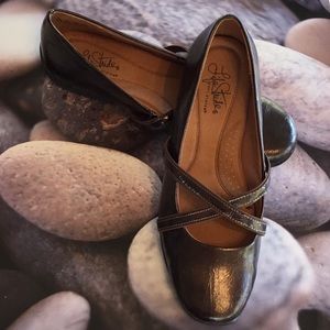 Life Stride soft system flat shoe. Bronze. 8.5W US